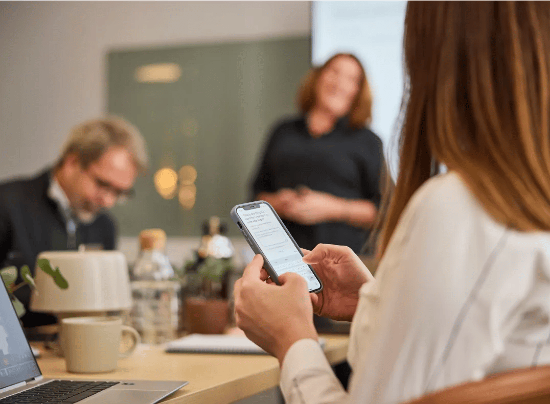 Manage change management featured content